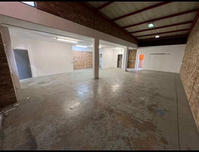 230M² WAREHOUSE TO LET IN STRIJDOMPARK